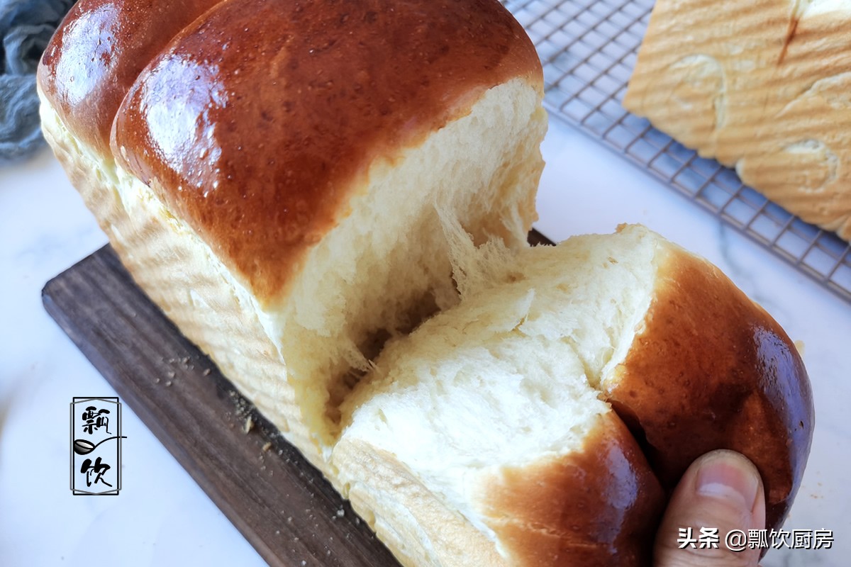 做面包，别只加牛奶鸡蛋，多加这两料，面包又软又香，太好吃了