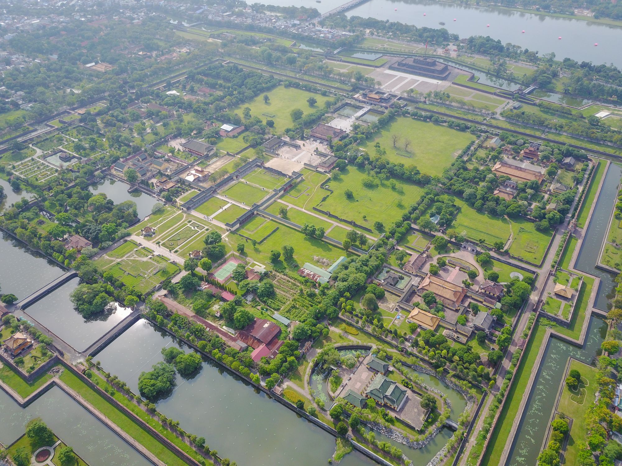 越南顺化京城与中国北京城类似：方向并不是坐