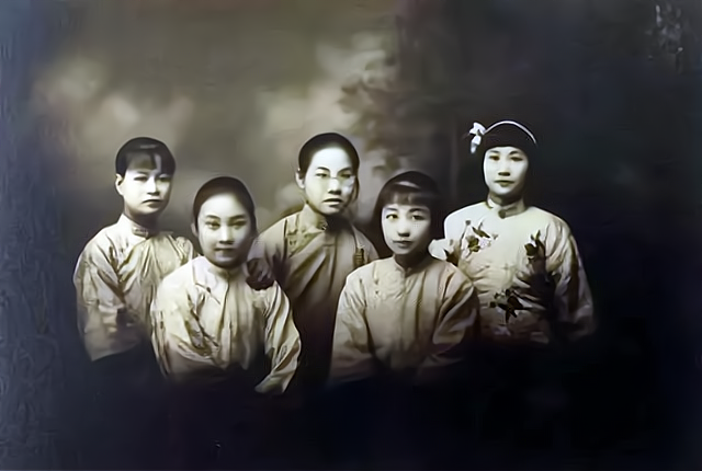 胡蝶：張學(xué)良因她誤國(guó)，戴笠為她瘋狂，最終卻下嫁潘有聲共度余生