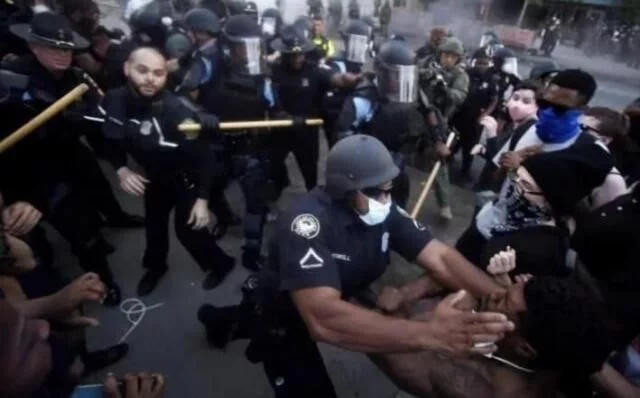 特朗普被“孤立”！大批美军倒戈拒绝武力平乱