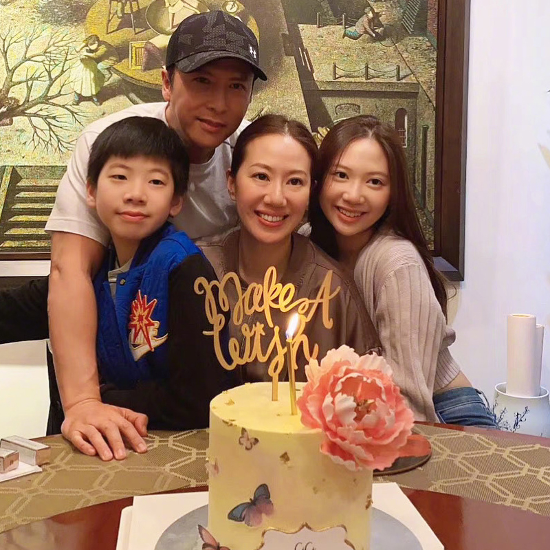 甄子丹这回骄傲了，16岁女儿身高快到1米8！大长腿是遗传妈妈