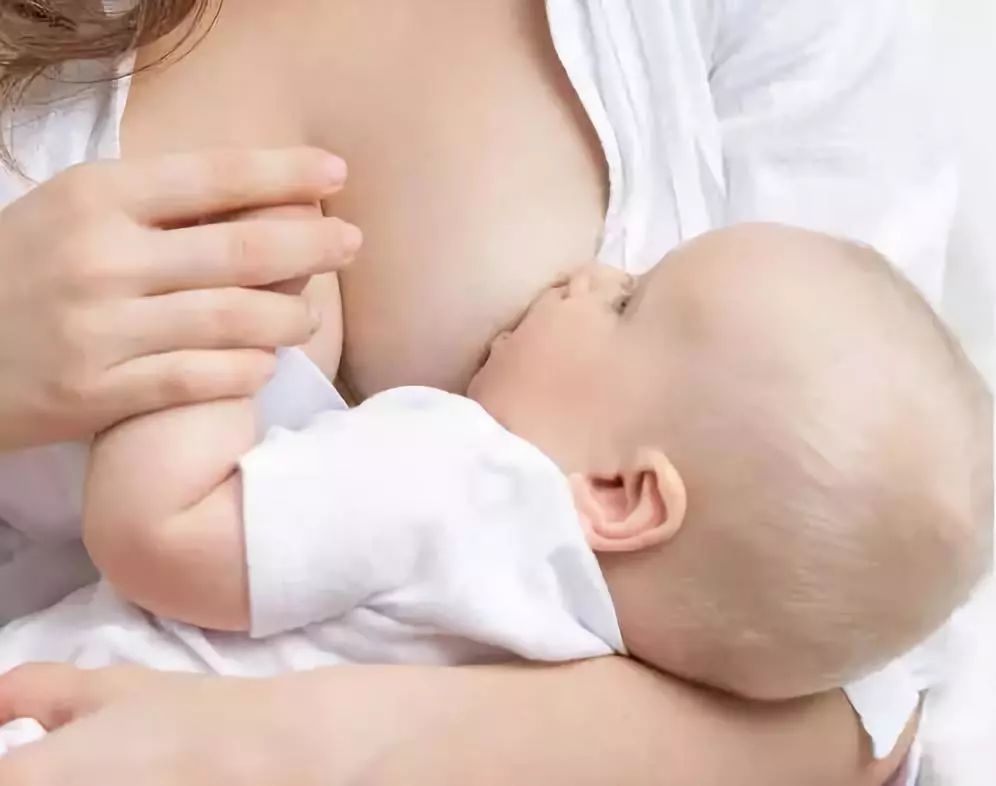 宝宝呛奶了，家长应该怎么做？