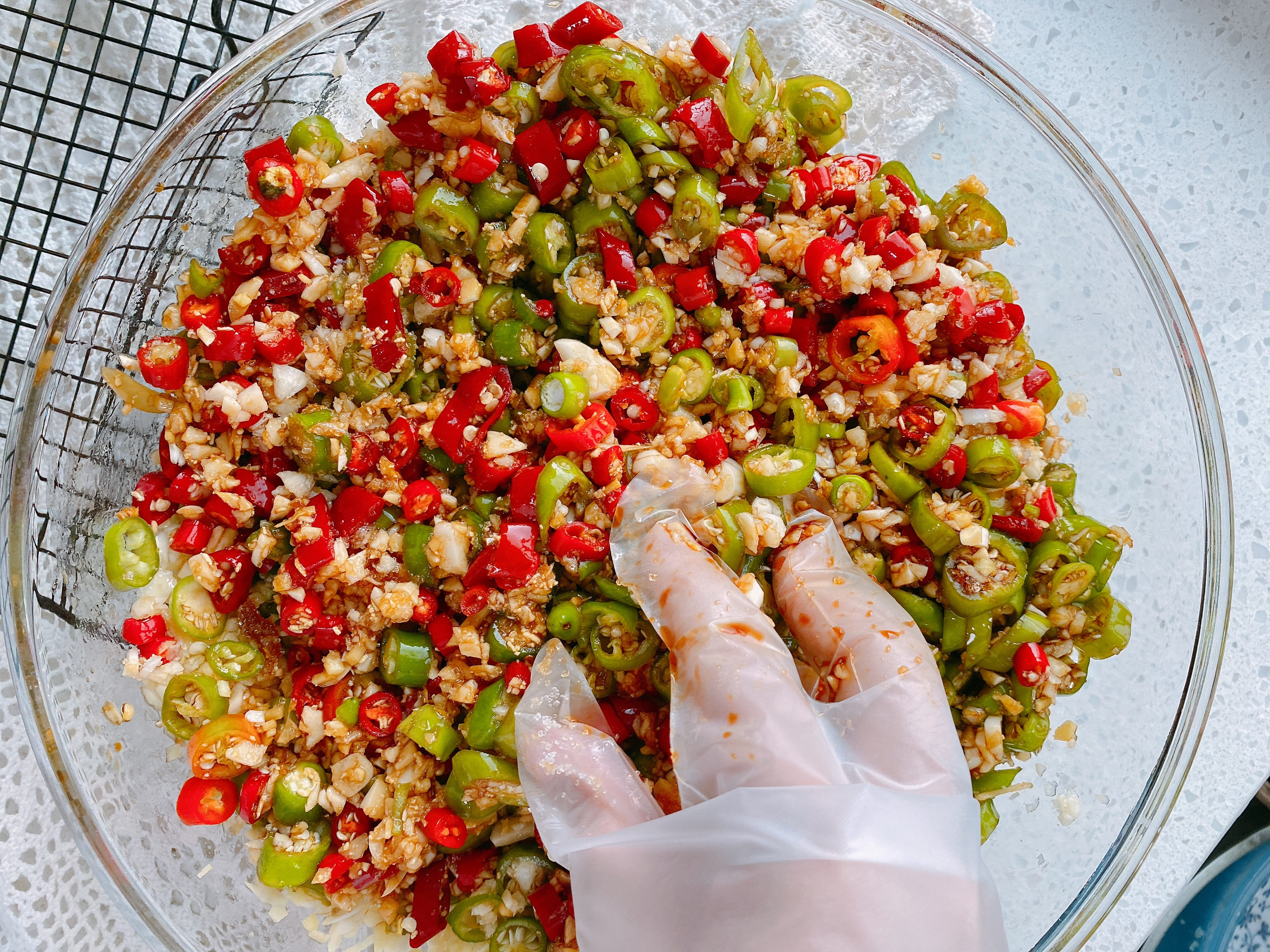 腌辣椒的季节到了，教你独家腌法，不加盐2小时就能吃，又香又辣