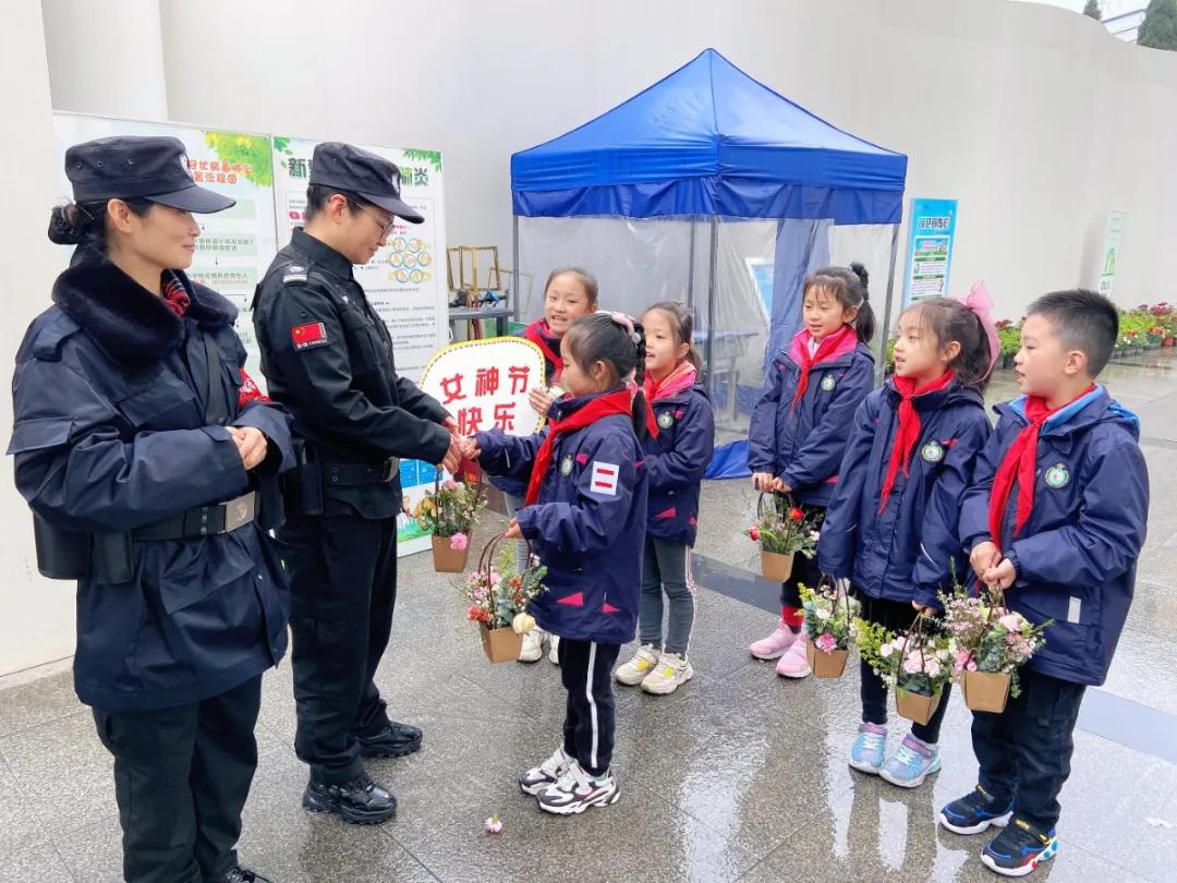 成都市華陽中學附屬小學舉行三八婦女節慶祝活動