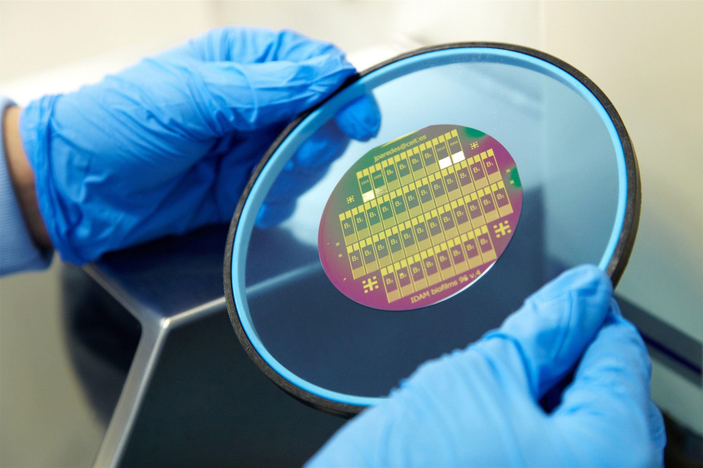 厉害！全球首颗2nm EUV芯片出世！蓝色巨人打造