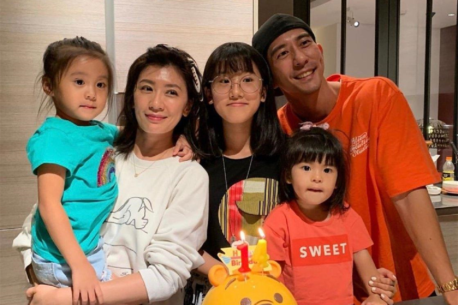 賈靜雯小女兒波妞顏值逆襲，和媽媽小時候越來越像，快赶超咘咘