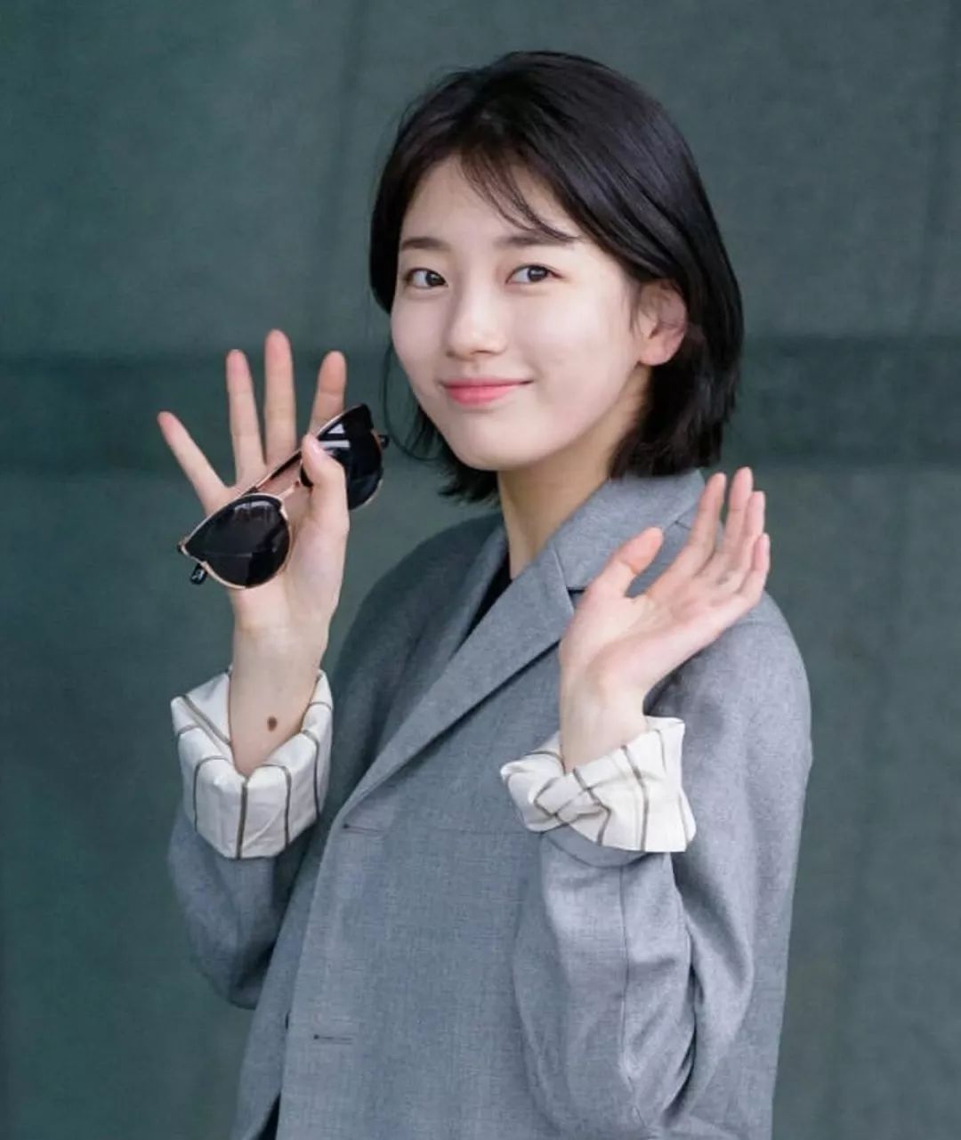 在娱乐圈中,各路明星都纷纷留上了这种"初恋头",不仅显嫩清纯,而且还