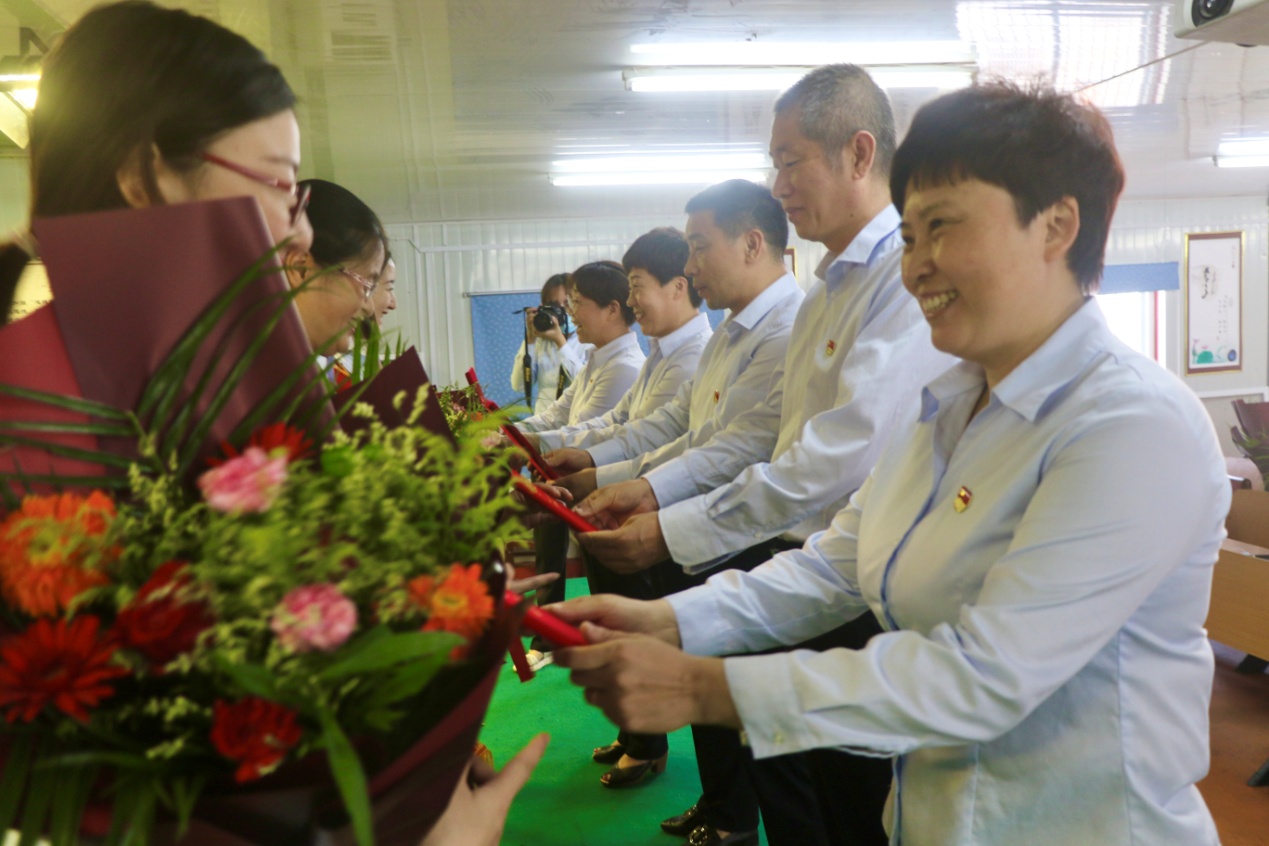 駐馬店市第十小學(xué)舉行2021年教師節(jié)表彰活動(dòng)