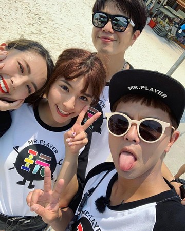 黄鸿升灵堂布置曝光！被白色花朵包围，遗照帅气阳光