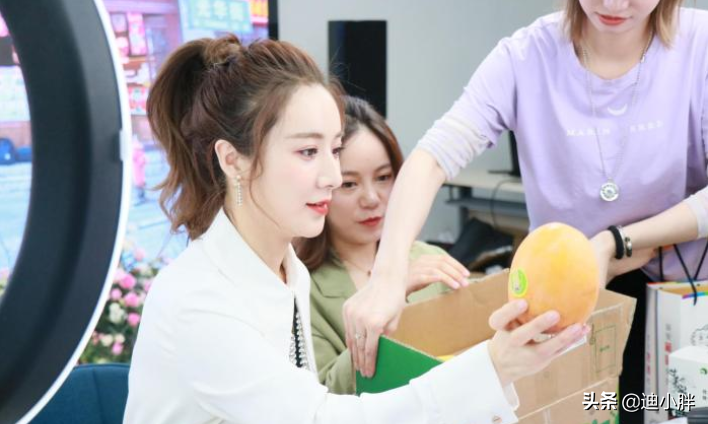 薇娅回应《向往的生活》中直播翻车，水果到买