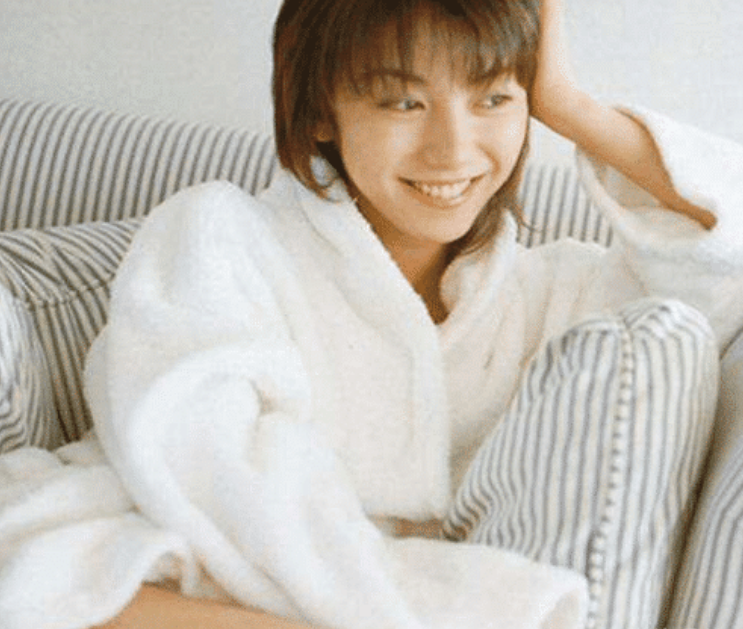 《铁甲小宝》那个善良女警花，43岁依旧甜到犯规，初恋的感觉