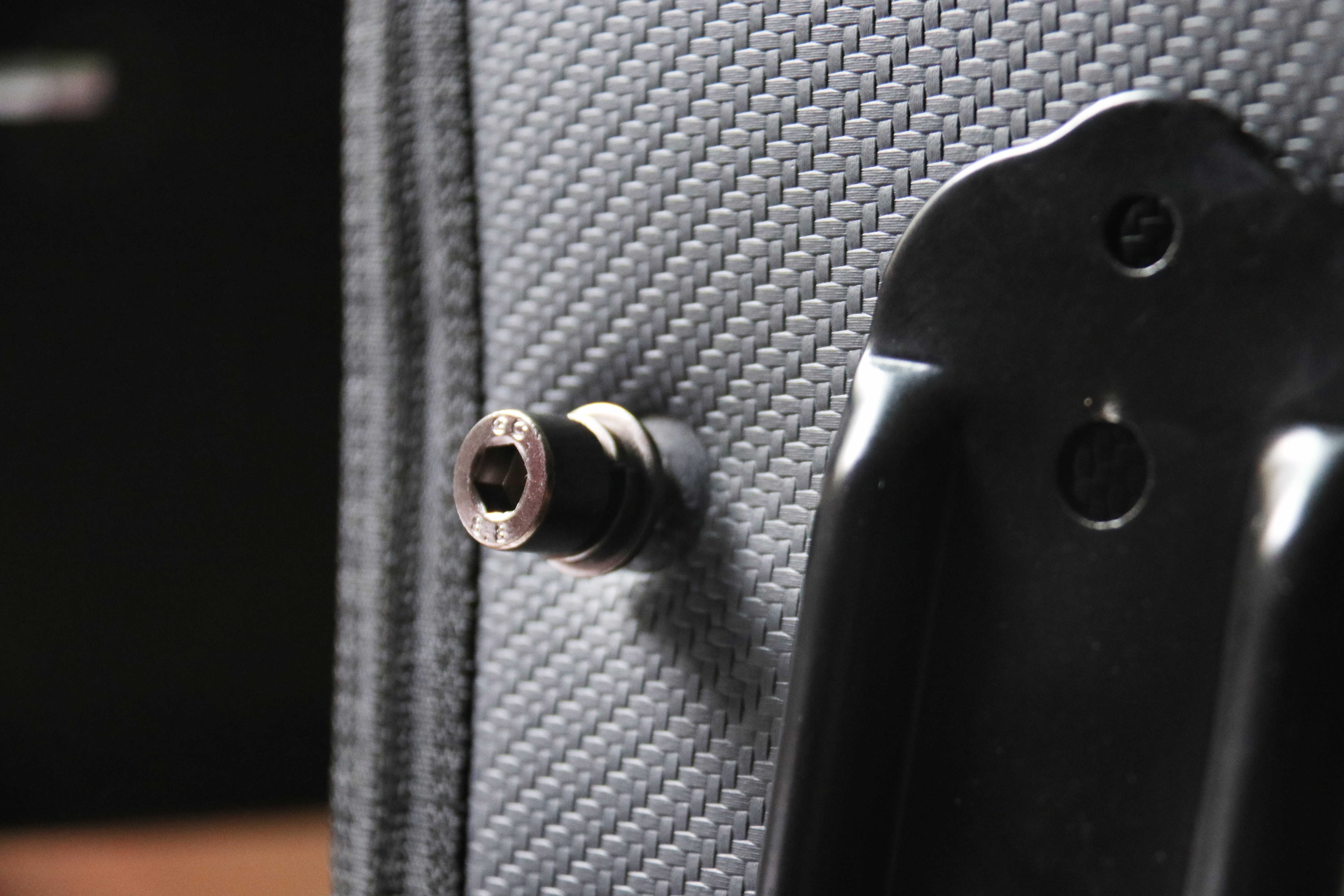 玩的不仅是游戏，午间小憩也适合：安德斯特赤焰王座电竞椅实测