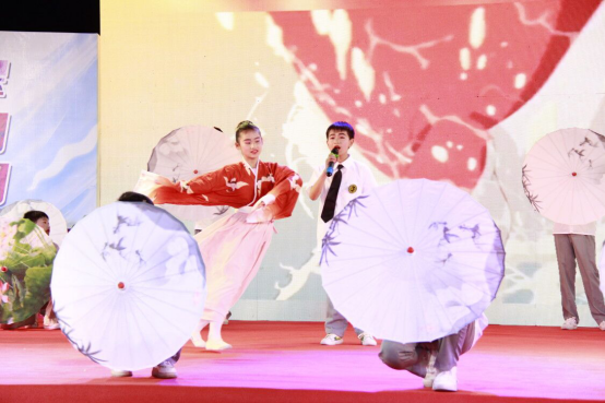 云南省罗平县：校园体育文化艺术节展现多彩青春