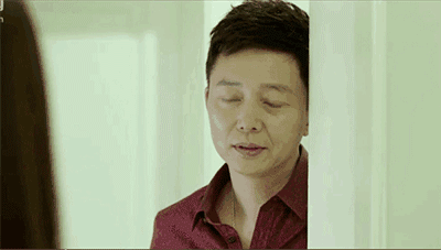 两段婚姻失败后，他独自抚养两个孩子，50岁后开