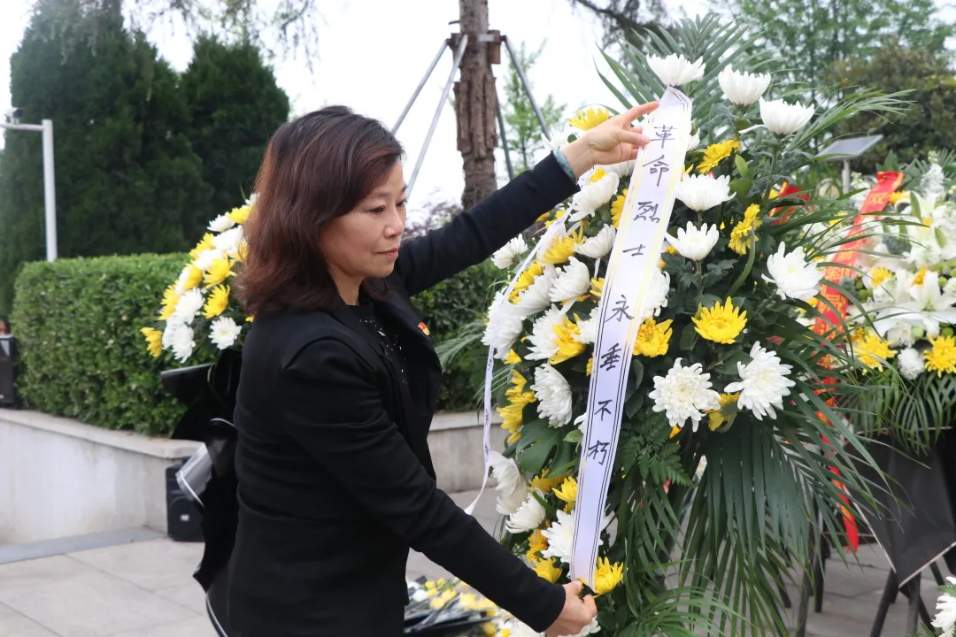 缅怀革命先烈传承红色基因丨天府新区华阳小学清明节开展祭扫活动