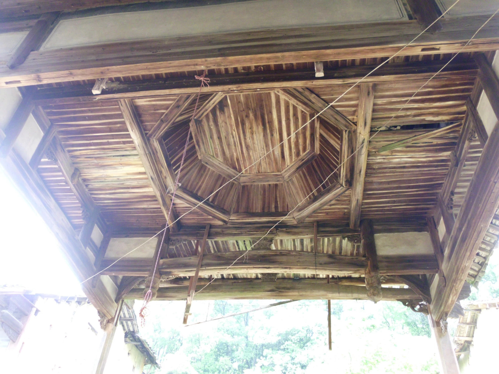 客家人建一栋民居从选址到确定坐向以及室内外布局大有风水讲究