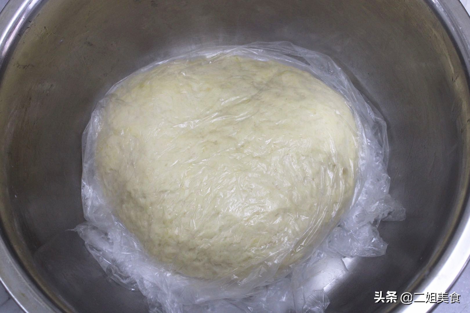 做油條時，牢記別放酵母粉了，大廚：多加兩樣，油條個個蓬鬆好吃