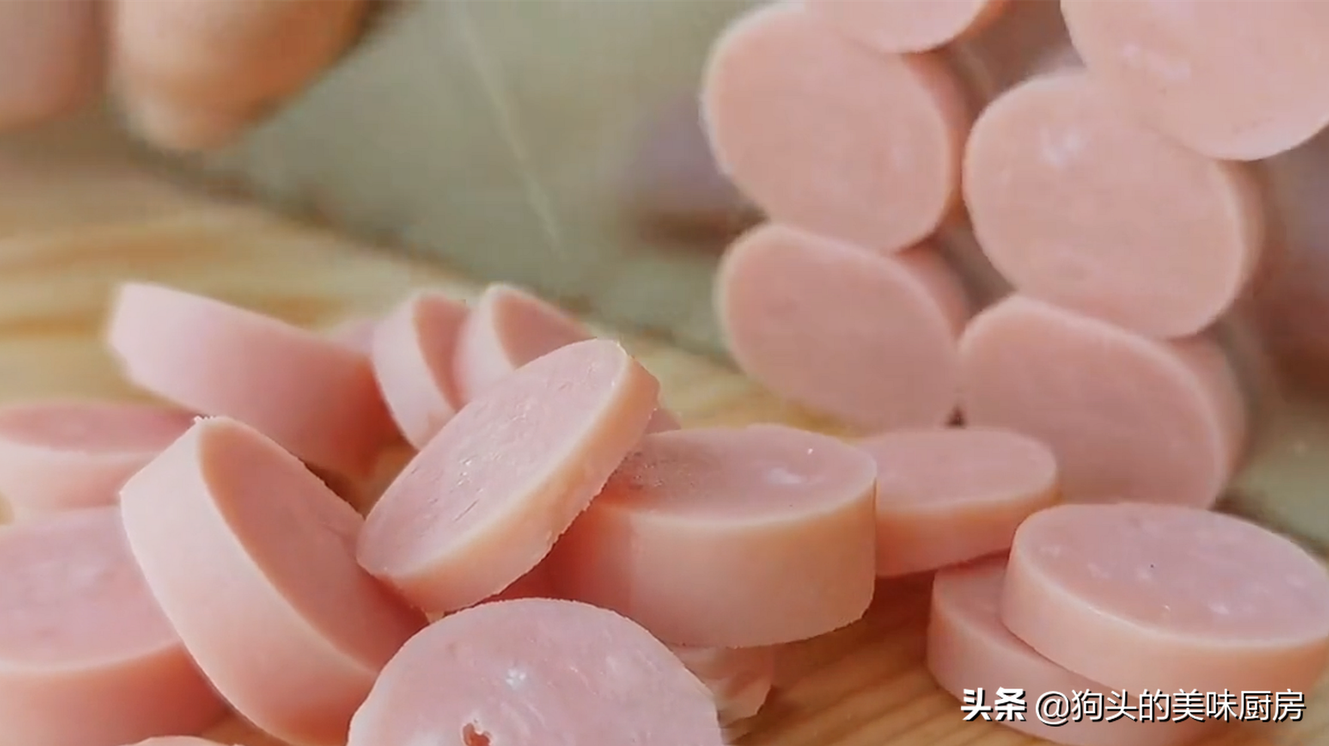 想吃披薩不用出去買，在家就能做，不和麵不揉麵，十分鐘就出鍋