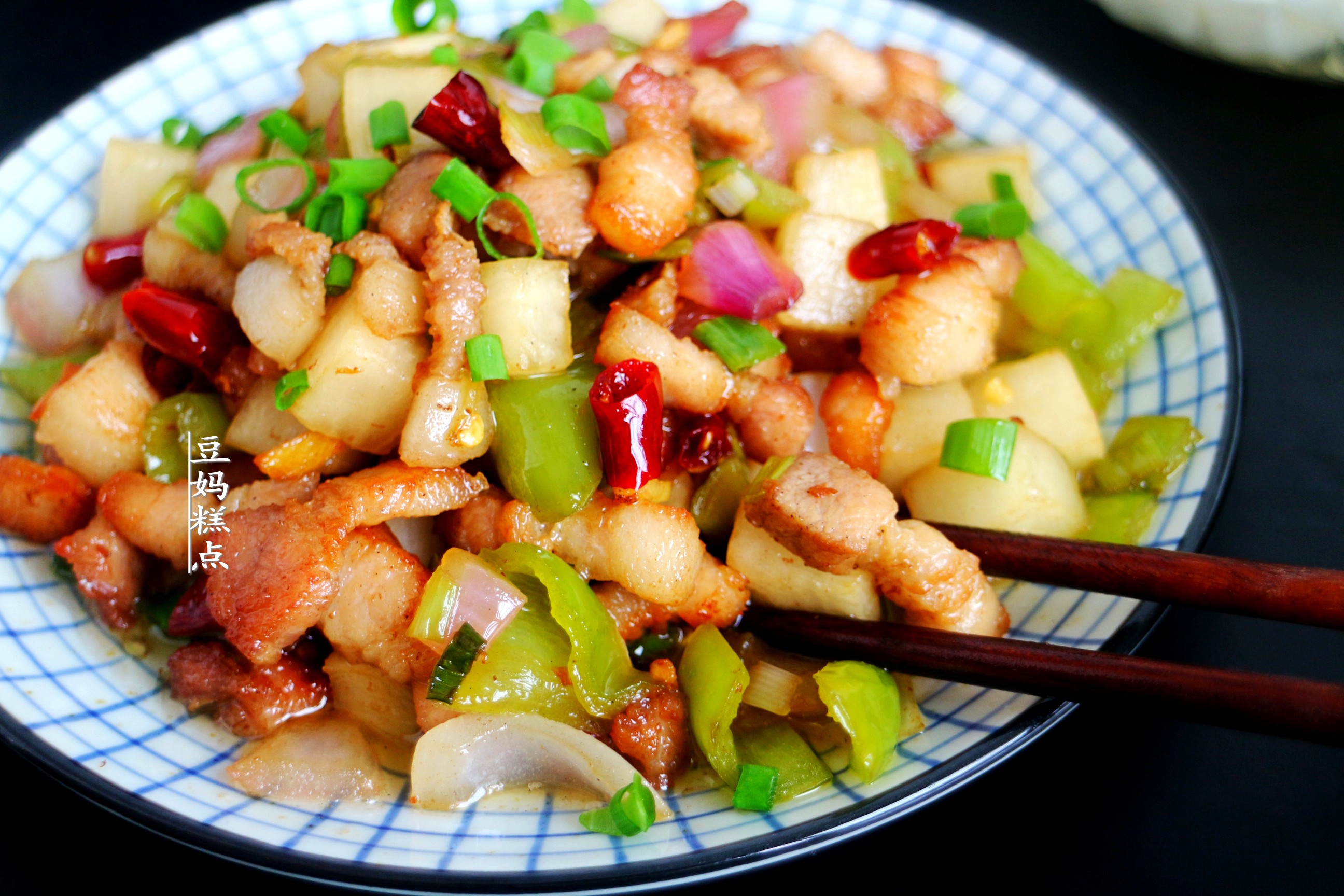 炒五花肉，学会“林大厨”这1招！5分钟上桌，酸香不油好下饭