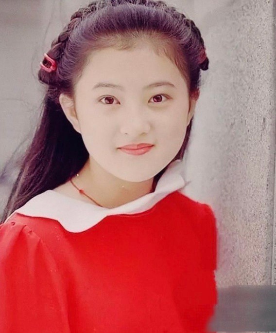 侯高俊杰：9岁搭档周杰伦上春晚，为成名父母卖房，他现状如何？