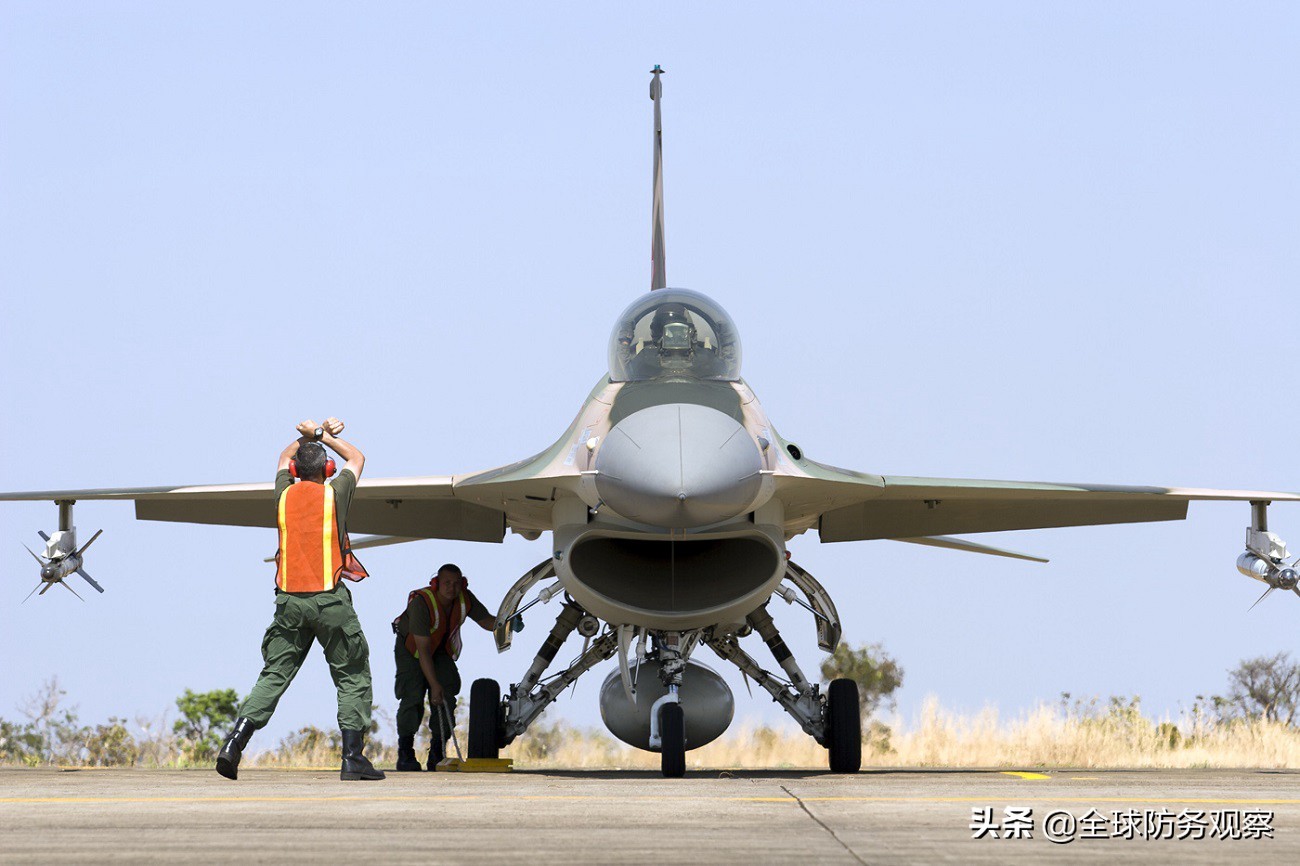 伊朗油轮突破重围，委内瑞拉F16近身保护，专家