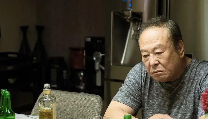 做自媒体赚老人的钱,越来越难了