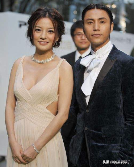 当43岁赵薇撞上49岁范文芳，才知道“砸钱”保养