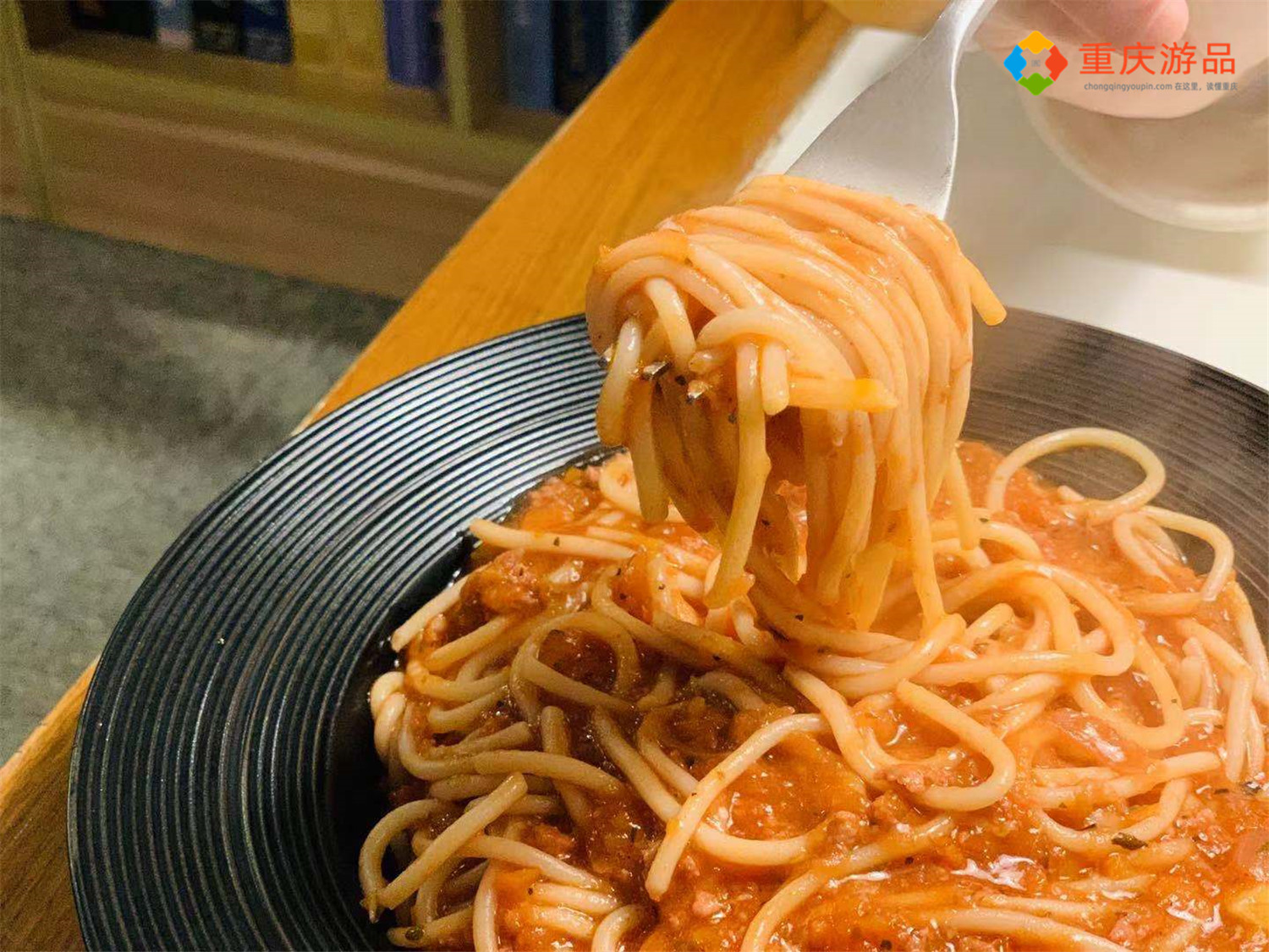 重庆百米高空上的餐厅：人均30元的高性价比，老板主动要求团购