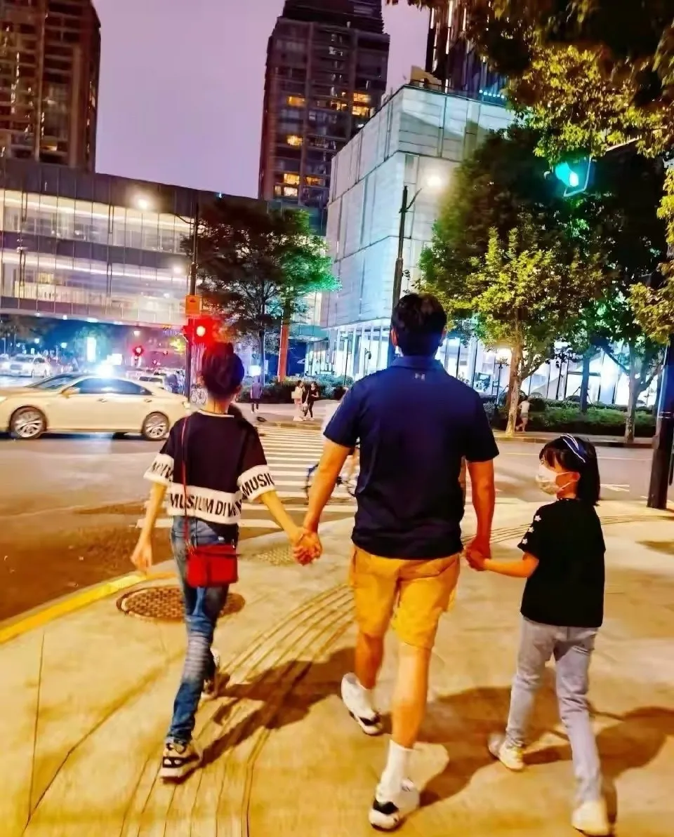 《爸爸去哪儿》萌娃长大了,当初的可爱女孩,