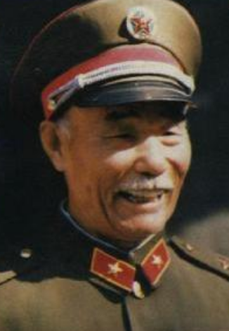 老人拜访军区司令，不料被挡在门外，司令 知道