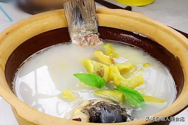 Chaoshan casserole bitter gourd fish tail soup, fresh and rich soup, clearing heat and eliminating fire, delicious and not greasy, nutritious and healthy