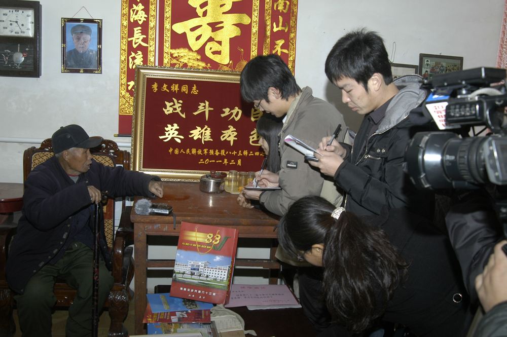 他是特等功臣却不想麻烦政府，市里趁他做体检