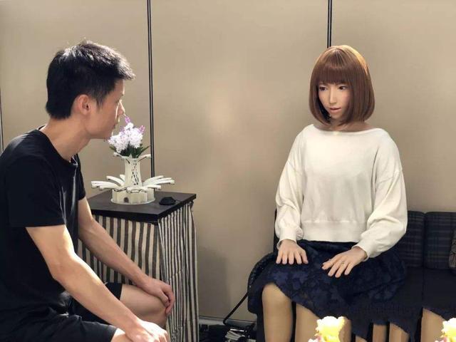 日本仿生女机器人出来了，中国3000多万光棍有福