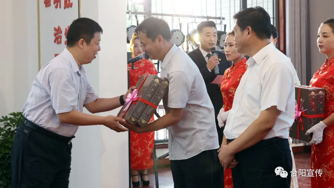 合陽縣“頌黨恩、書鄉(xiāng)情”書法作品展暨雷珍民書法作品捐贈儀式隆重舉行