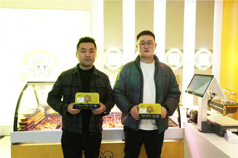 阜阳90后小伙创立卤味小吃品牌“哈哈暴富鸭”独特美味惊艳市民