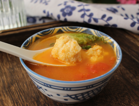番茄丸子汤做法 荤素搭更营养 孩子爱喝-起舞食谱网