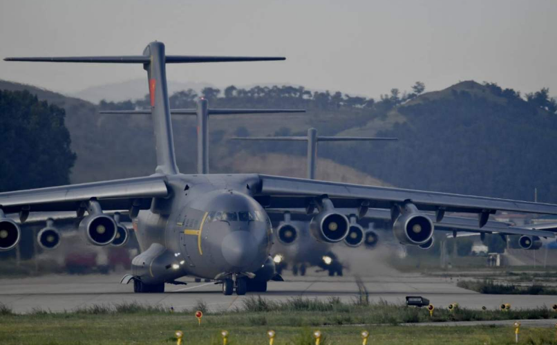 运20接连飞向4国支援，把防疫运输当练兵？绝不