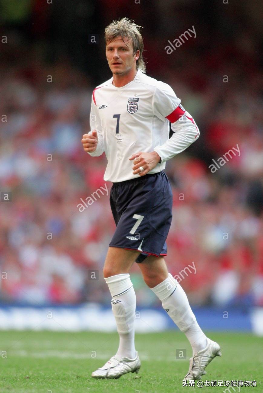 贝克汉姆当年多大腕，专属圆月弯刀logo，齐达内劳尔成其左右护法