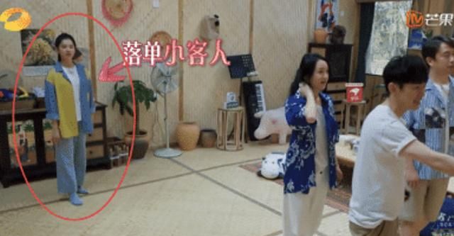 《向往4》她被大家当成透明人，全程站在角落里