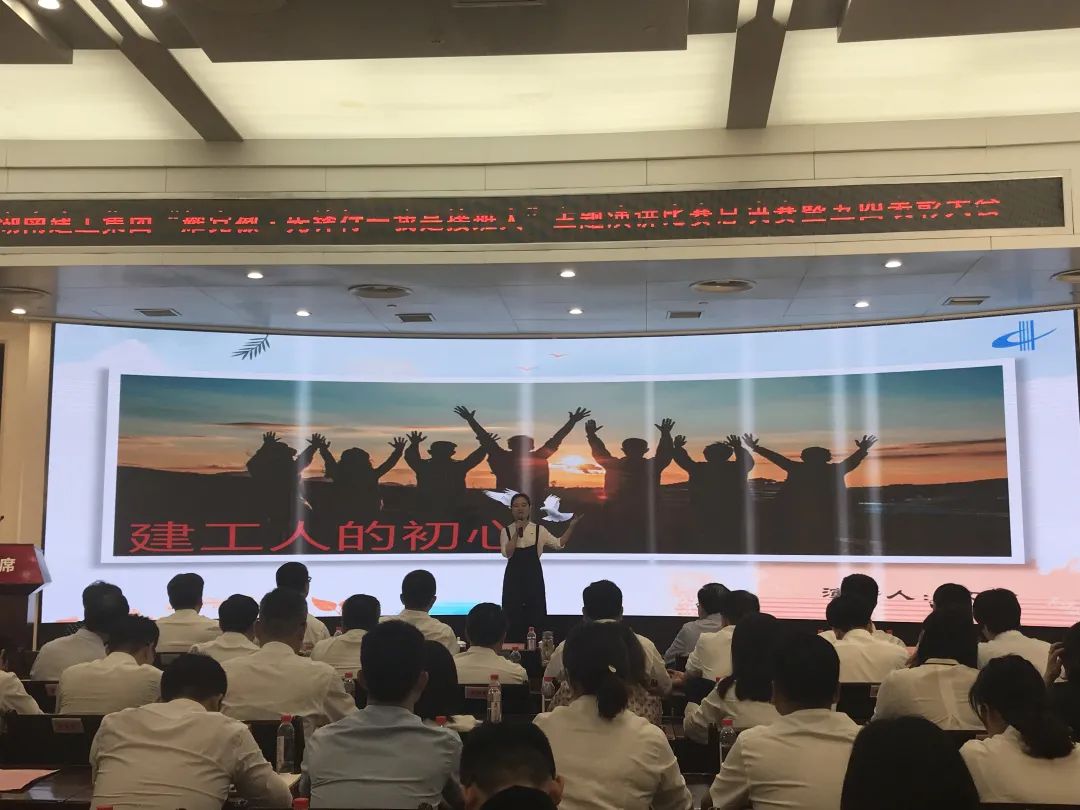 铮铮青年耀党徽，五四表彰满载归