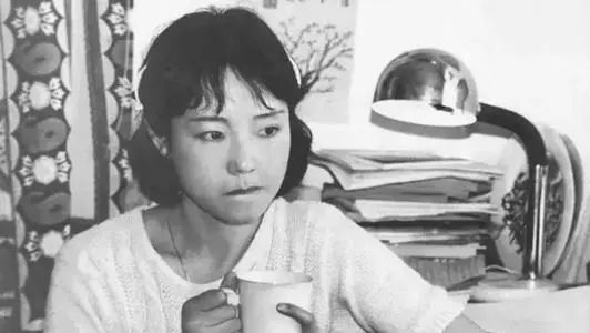 严歌苓：从舞蹈演员到作家，她的人生远比她笔