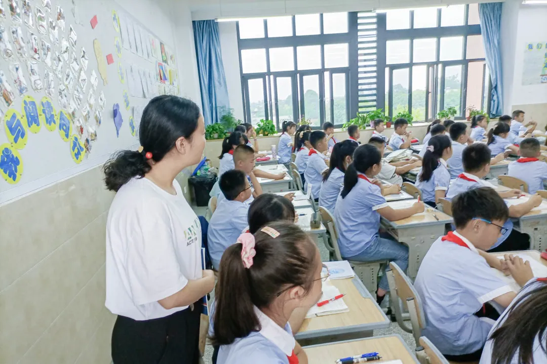 双流区黄水小学——亦师亦友双巴同携手，唯德成邻汉藏一家亲