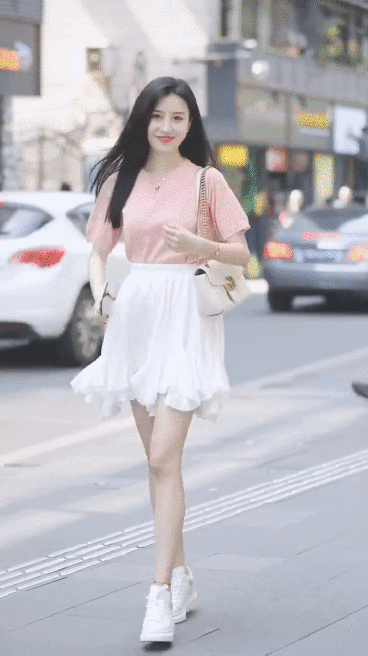 搞笑gif神评：我要买中间这个户型，会动的这个