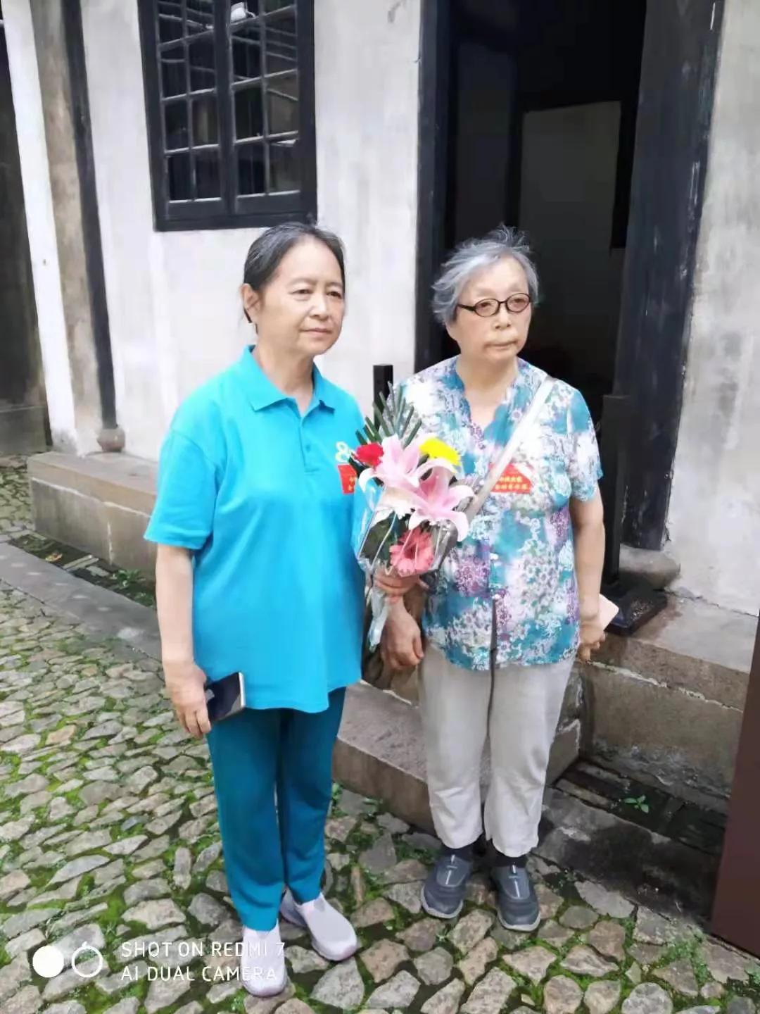 上海龙华墙前敬英雄