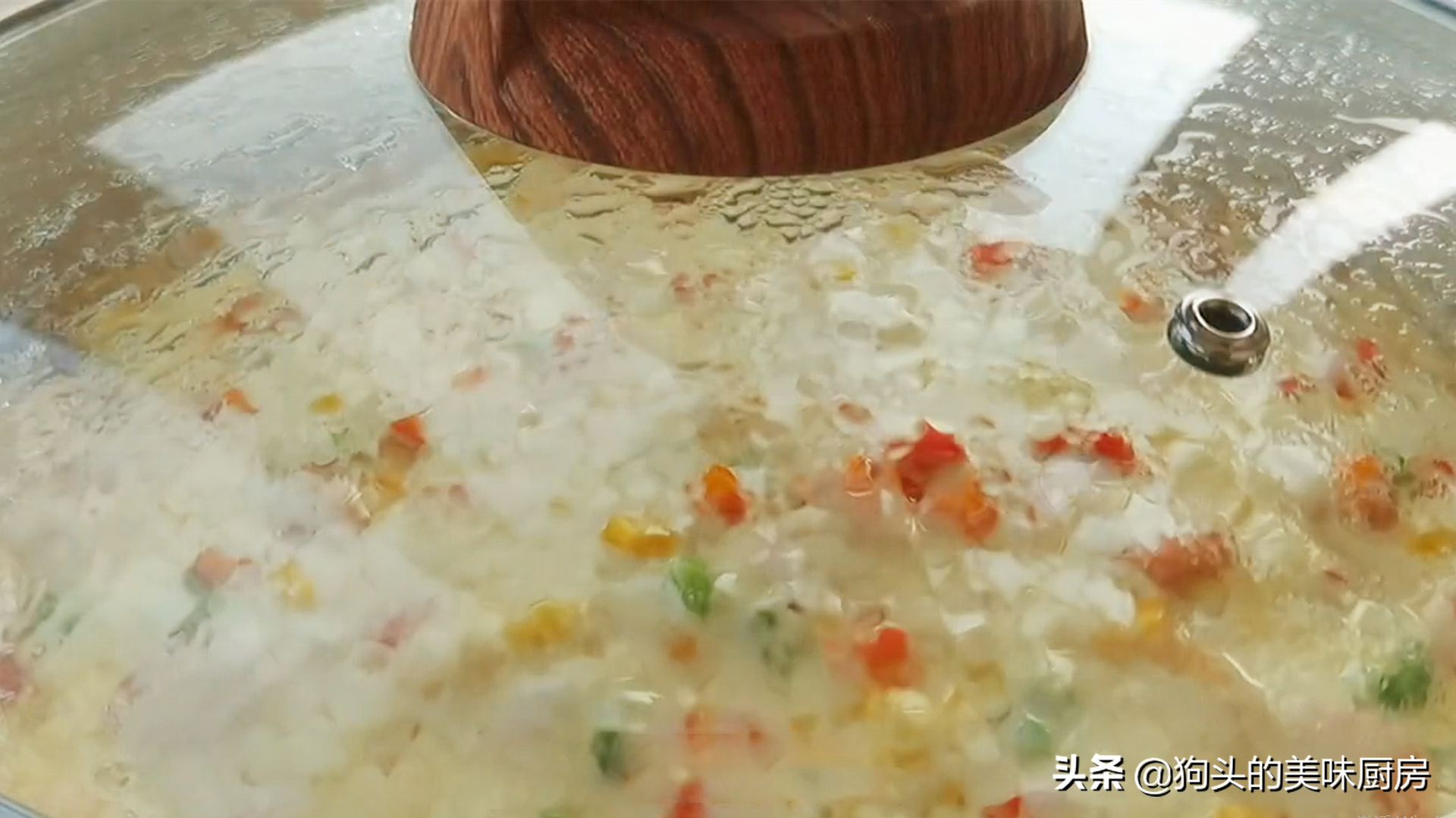 想吃披薩不用出去買，在家就能做，不和麵不揉麵，十分鐘就出鍋