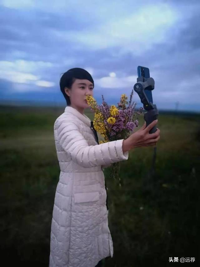 41岁新疆最美女干部火了！颜值超高，网友：整整牙更完美