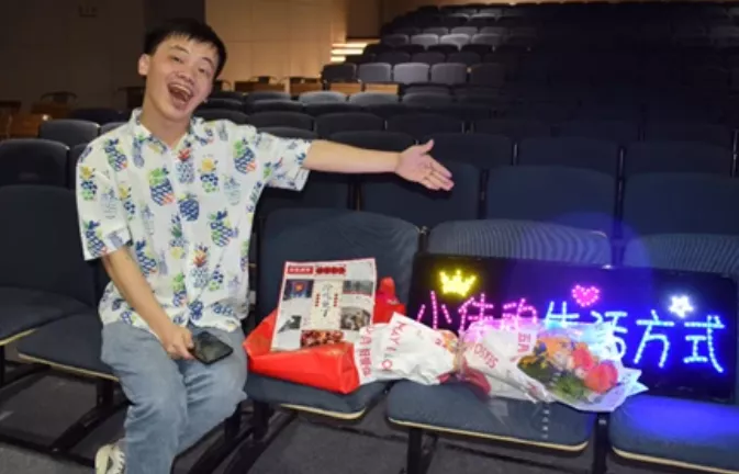 “我有病，但我不要同情！”脑瘫男孩上《脱口秀大会》，获4爆灯