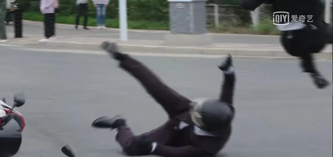 一场中年逆袭的荒诞喜剧收官，《我是余欢水》