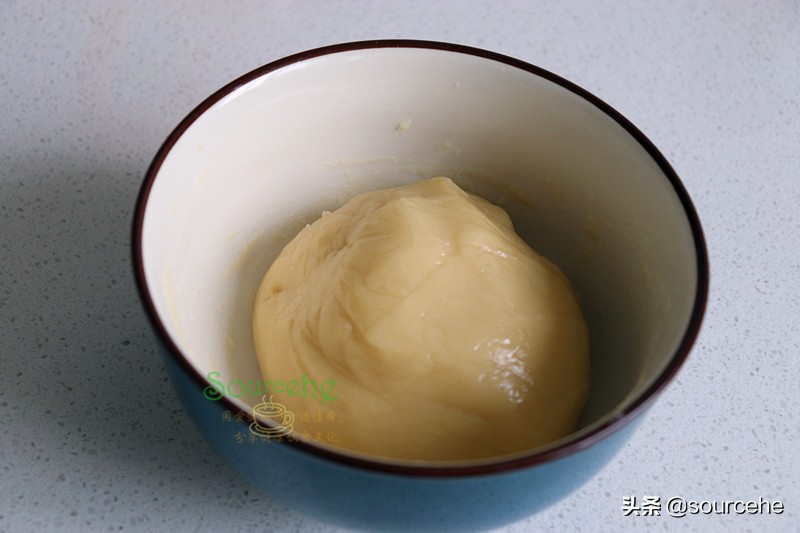 奶奶教我做的广式五仁月饼，细腻柔滑不油不腻，甘香回味，真好吃