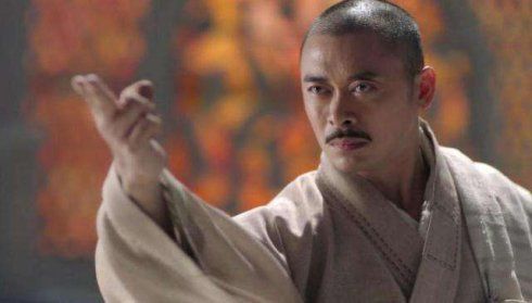 她是阳顶天之妻，也是成昆的师妹，自尽一瞬间